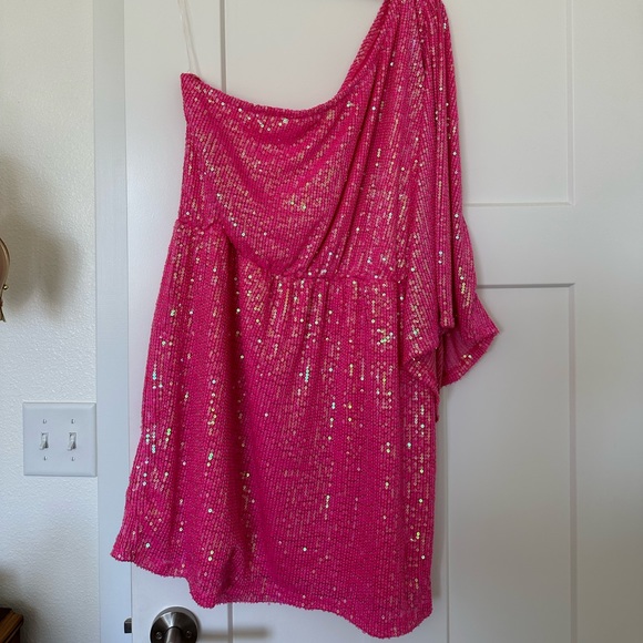Plus size sequin mini dress - Picture 2 of 4
